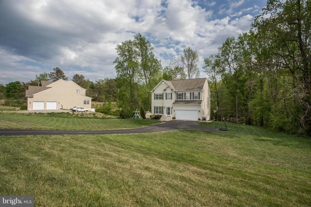 Photo of 2008 BAYTHORNE ROAD