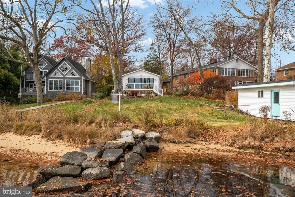 Photo of 394 NORTH DRIVE