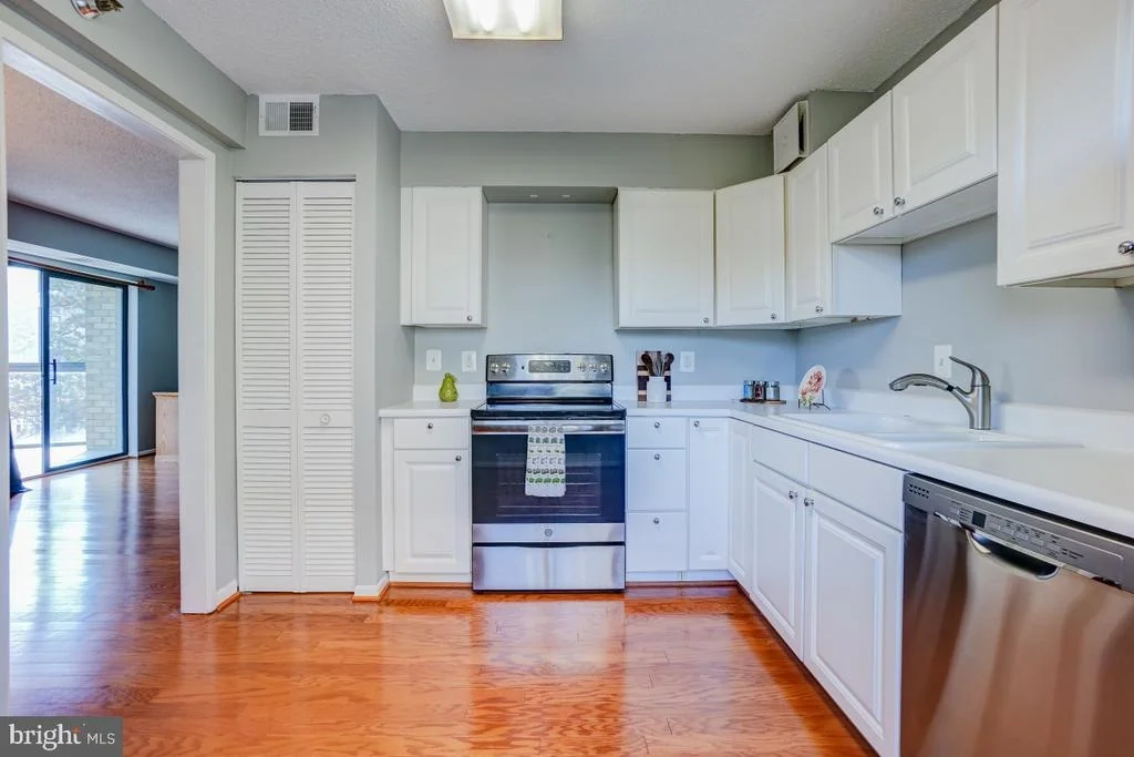 Photo of Unit 1625 at 15101 INTERLACHEN DRIVE