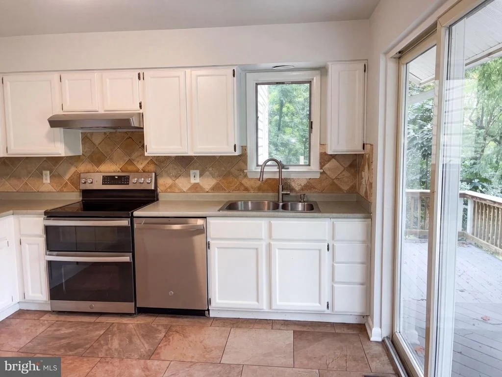 Photo of 542 JONATHAN ROAD