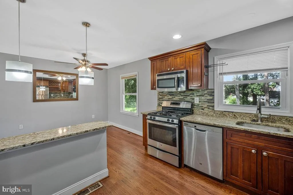 Photo of 409 UNIVERSITY DRIVE
