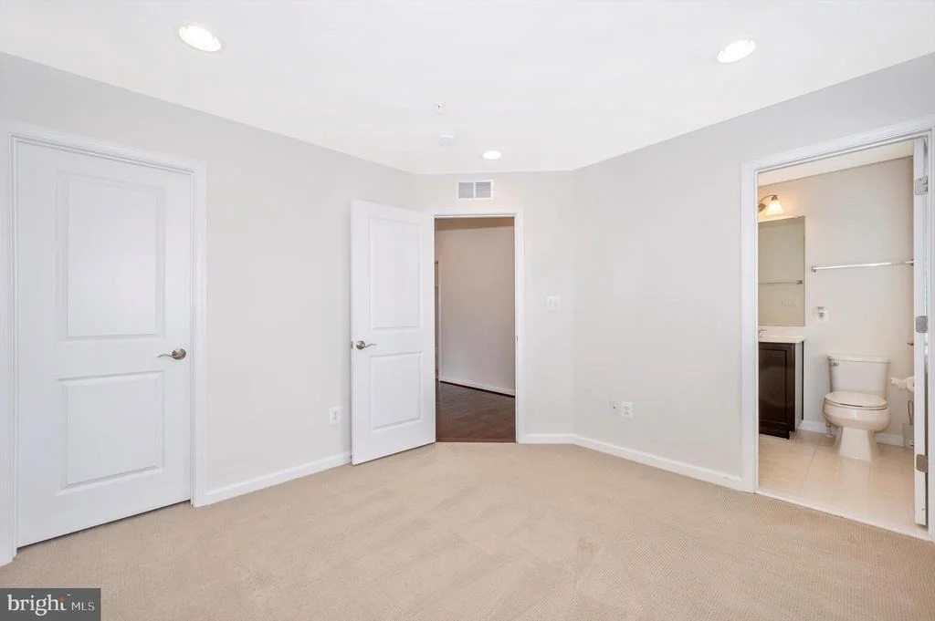 Photo of 8420 CLIFFVIEW LANE