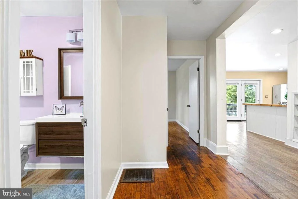 Photo of 1042 GEORGE JAMES LOOP