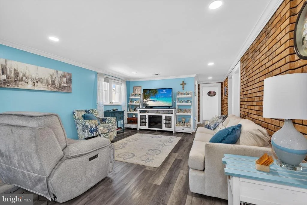 Photo of 6704 RIVER DRIVE ROAD