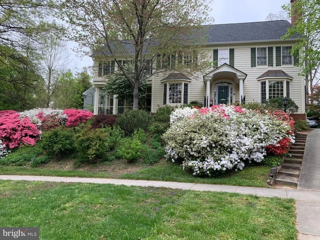 Photo of 6807 MEADOW LANE