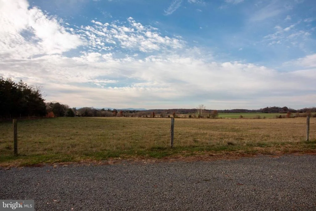 Photo of 18499 AUBURN ROAD