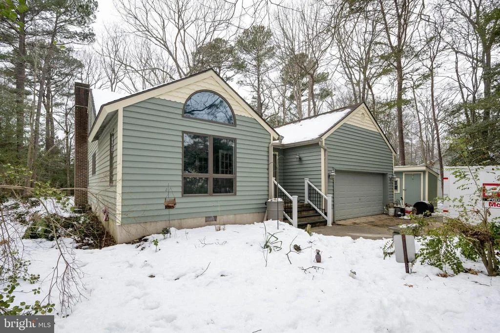 Photo of 23735 WOODS DRIVE