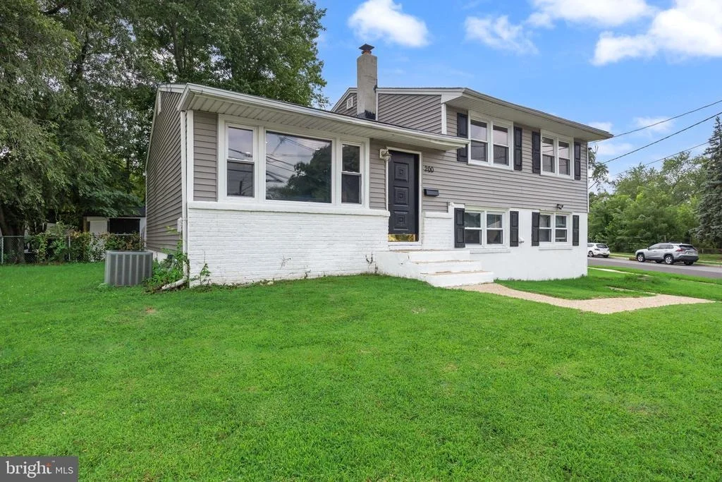 Photo of 200 HENDRICKSON