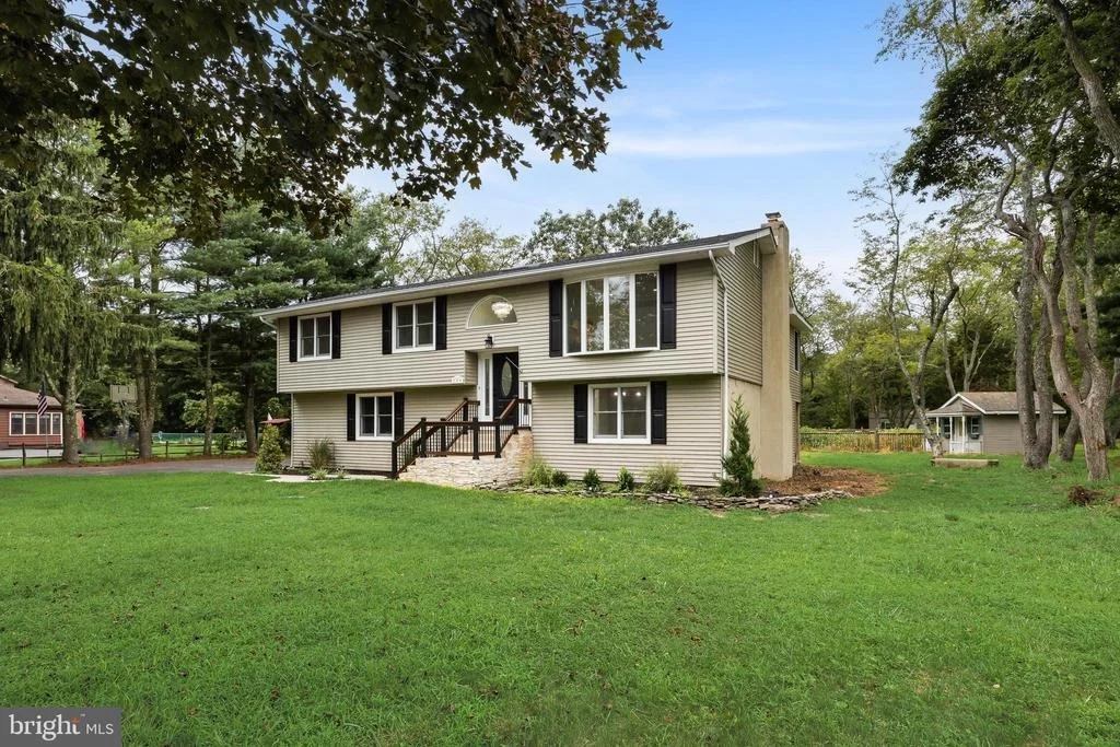 Photo of 719 KETTLE RUN ROAD