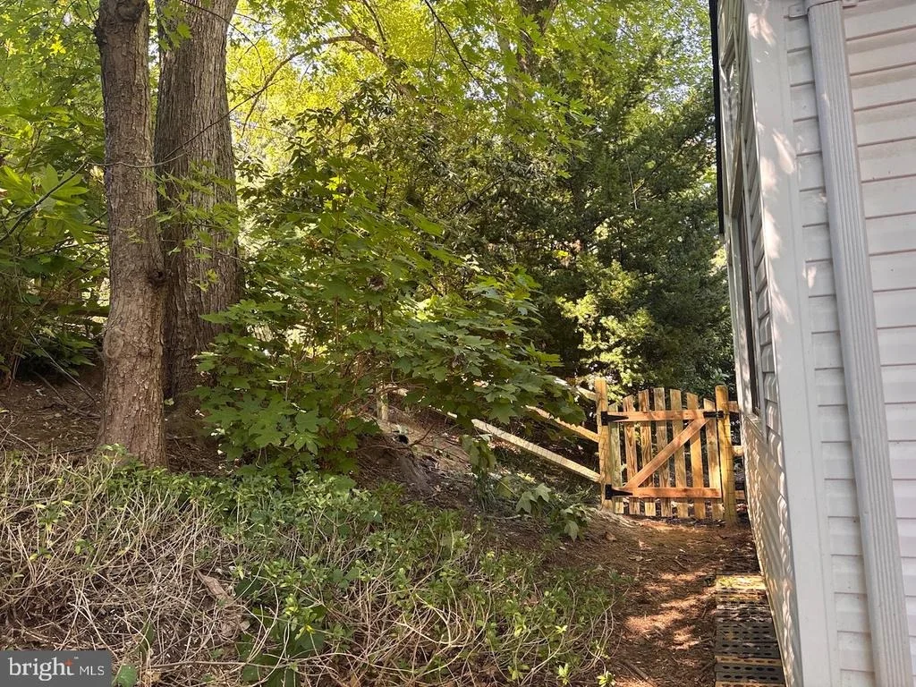 Photo of 6710 SYDENSTRICKER ROAD