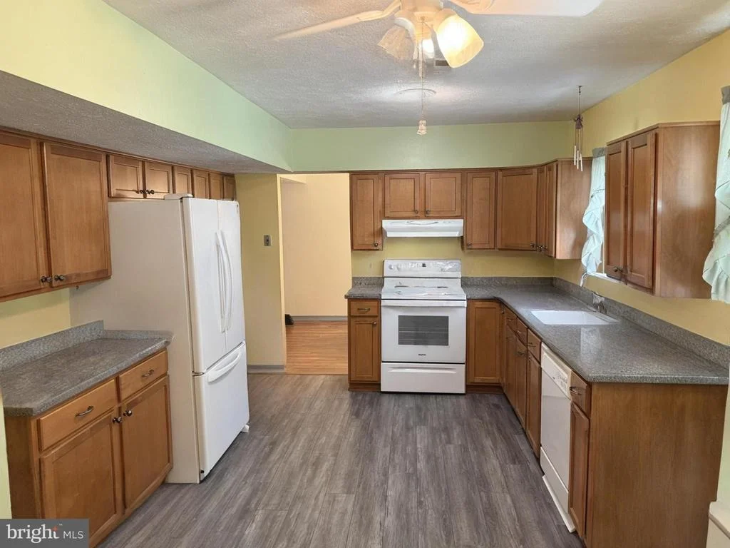 Photo of 4004 OAKLEY DRIVE