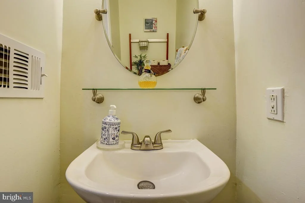 Photo of 8 TARFSIDE COURT