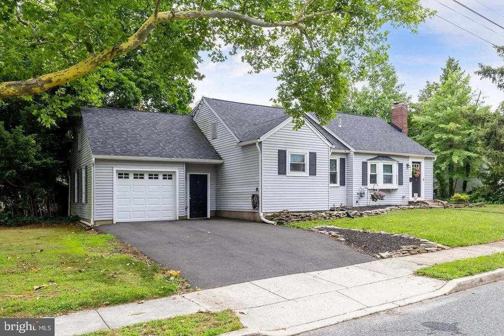 Photo of 415 LAKE AVENUE