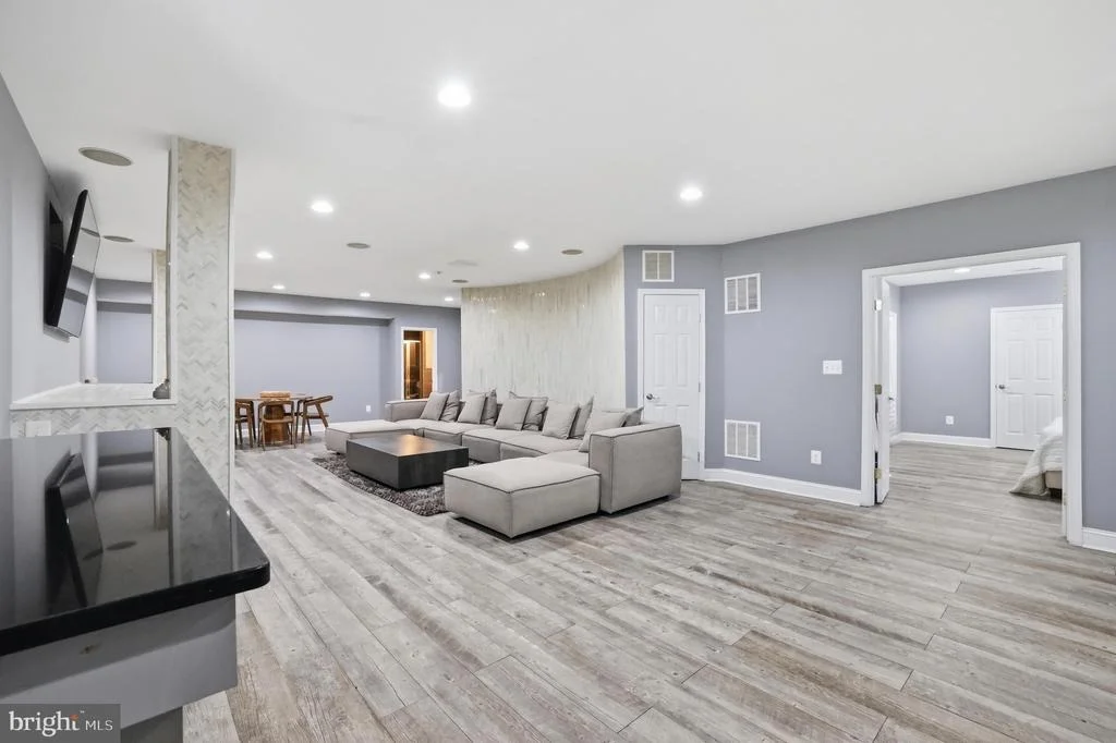 Photo of 20623 HOLYOKE DRIVE