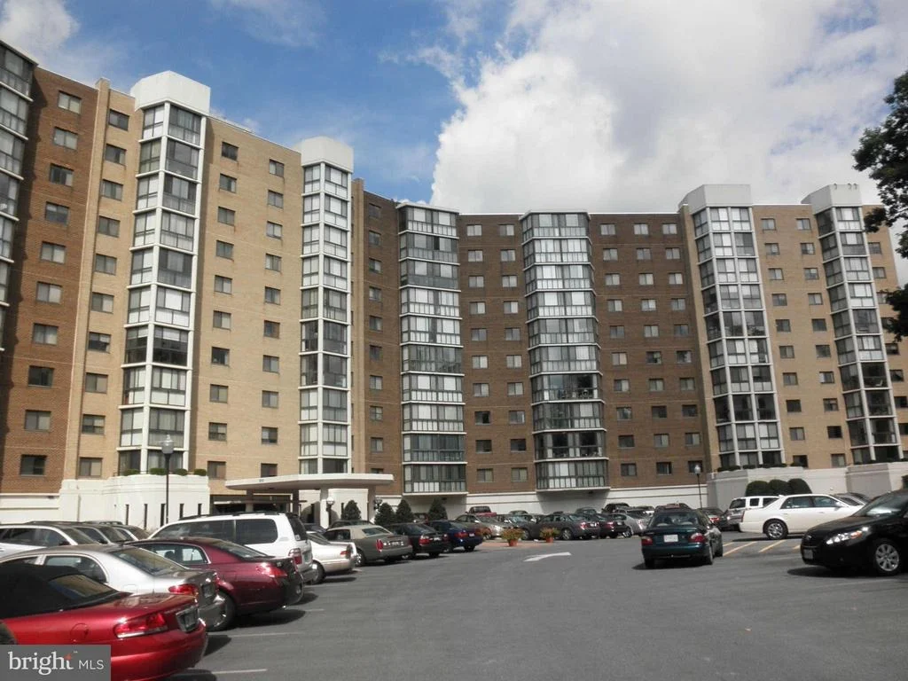 Photo of Unit 3408 at 15115 INTERLACHEN DRIVE