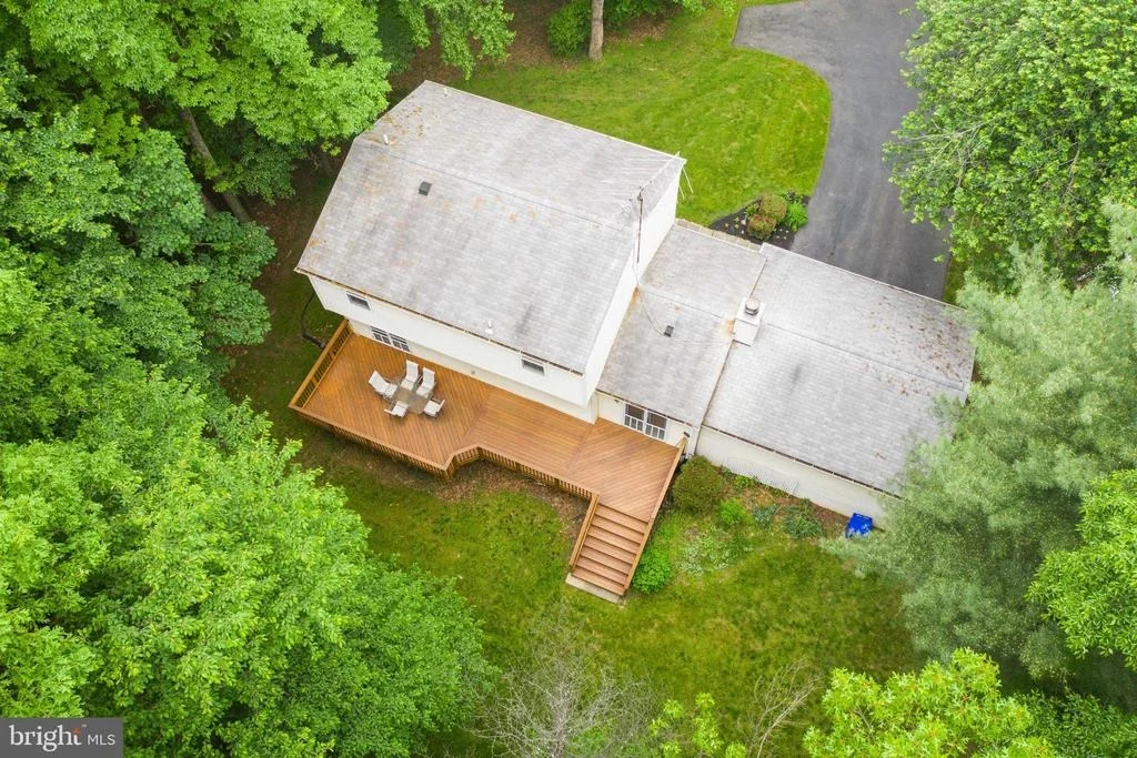 Photo of 8924 ROUNDLEAF WAY