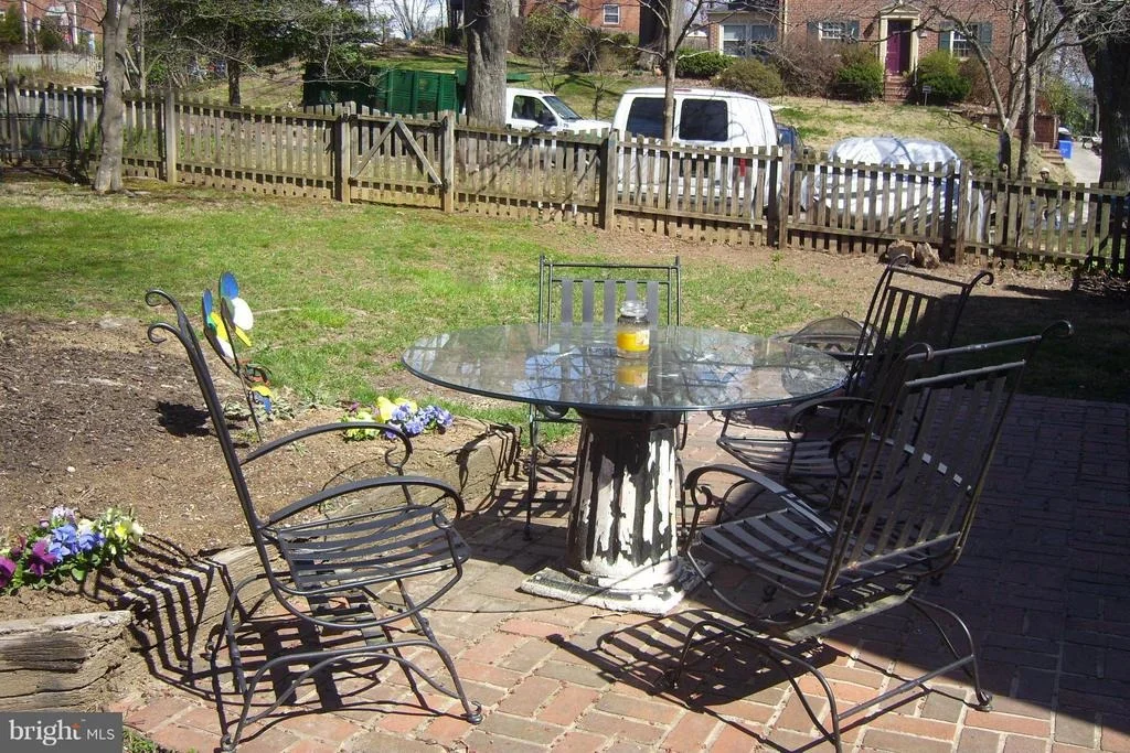 Photo of 221 WILLIAMSBURG DRIVE