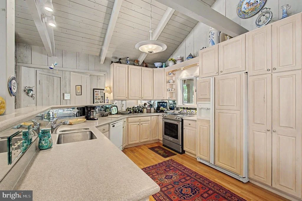 Photo of 1677 SHORELINE DRIVE