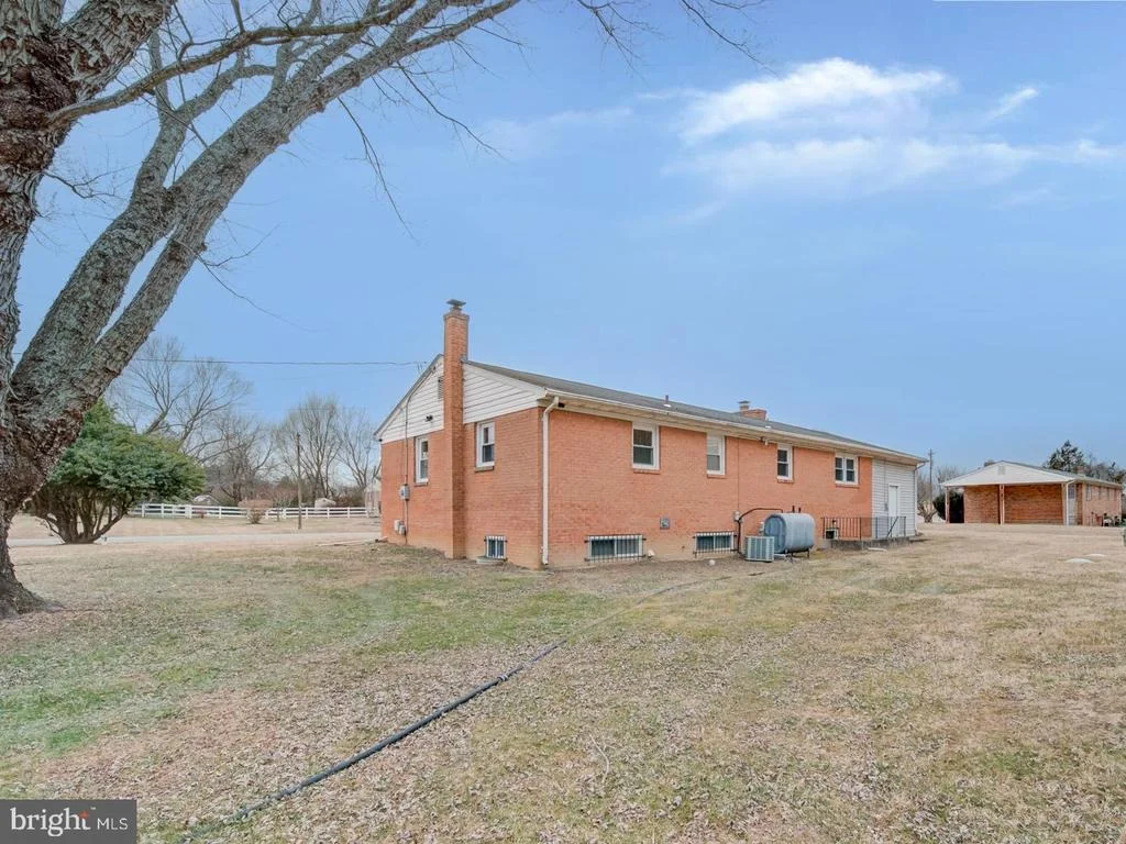 Photo of 10524 DEACON ROAD