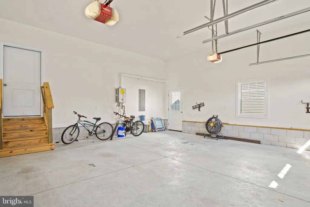 Photo of 226 UNIVERSITY DRIVE