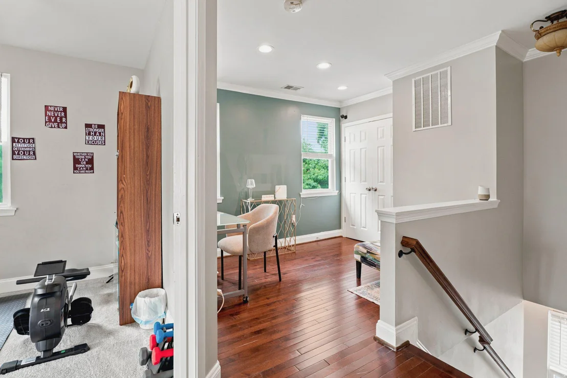 Photo of 4501 FOREST VIEW AVENUE