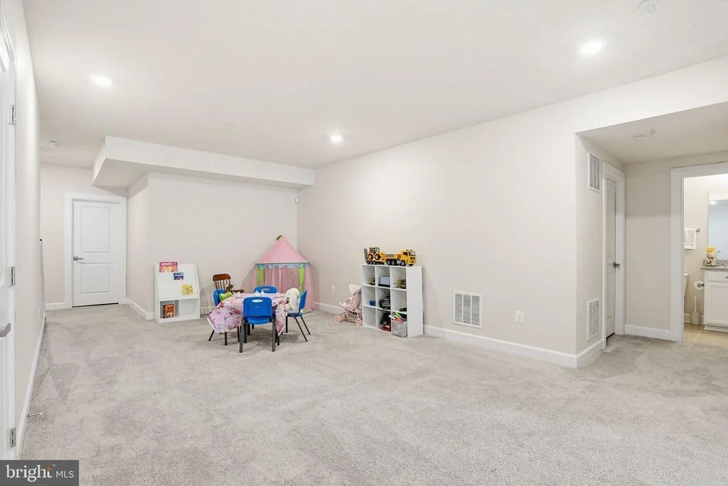 Photo of 3816 FULHAM ROAD