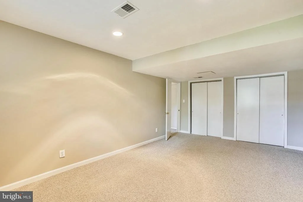 Photo of 19005 PLUMMER DRIVE