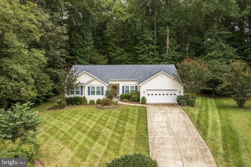 Photo of 8095 SETTLE COURT