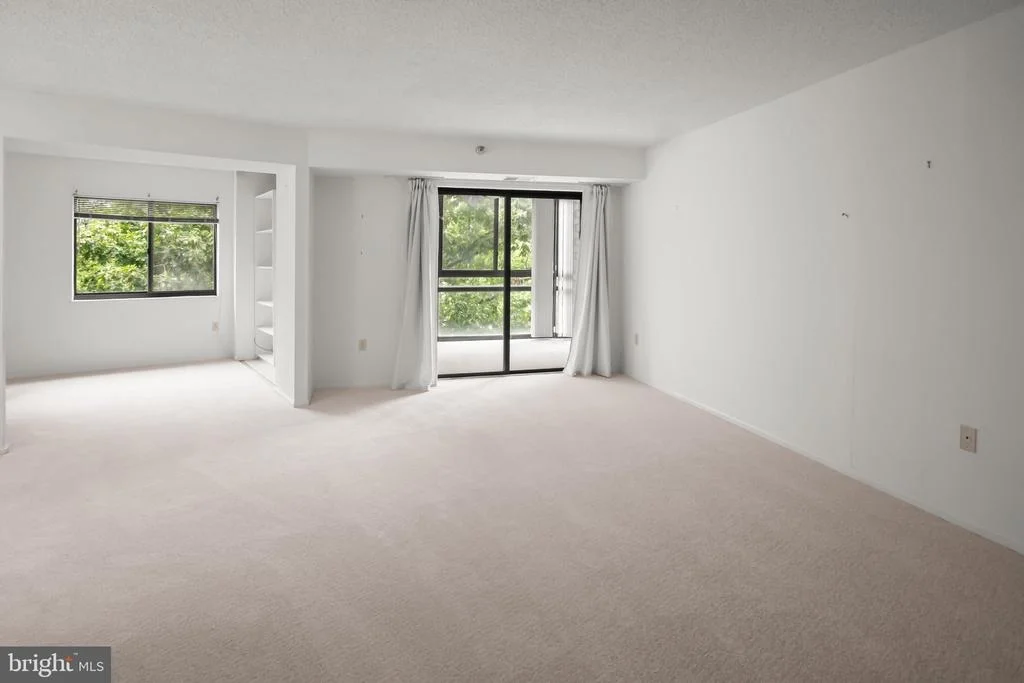 Photo of Unit 1618 at 15101 INTERLACHEN DRIVE