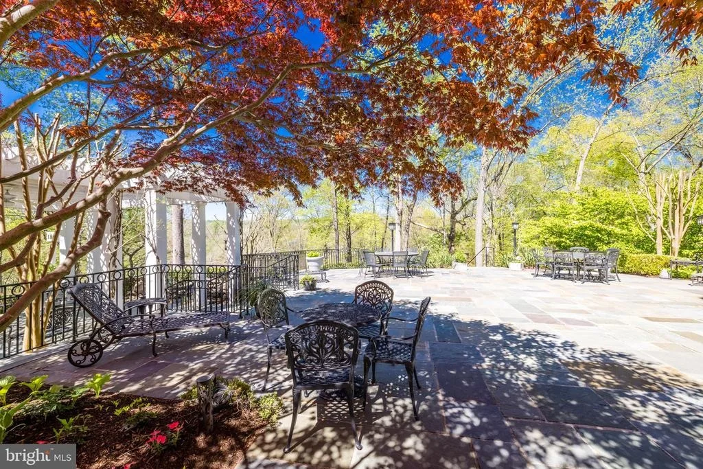 Photo of 658 LIVE OAK DRIVE