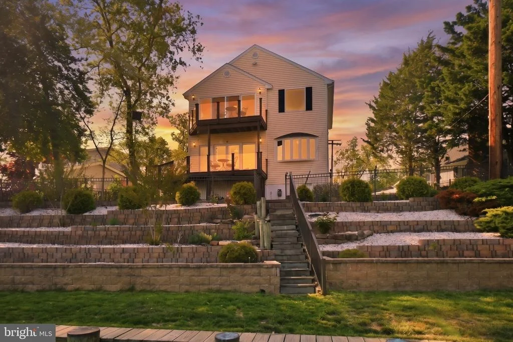 Photo of 426 RIVERSIDE DRIVE