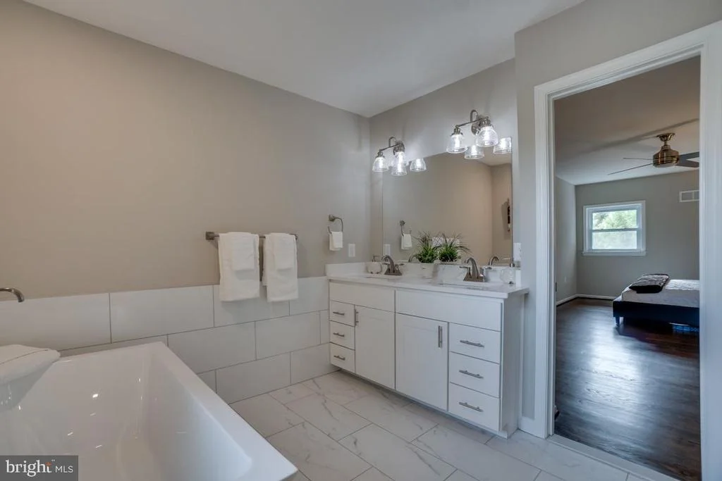 Photo of 913 SADDLEBACK COURT