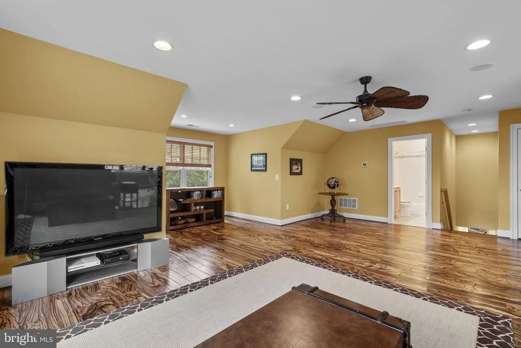 Photo of 370 EAGLE HILL ROAD