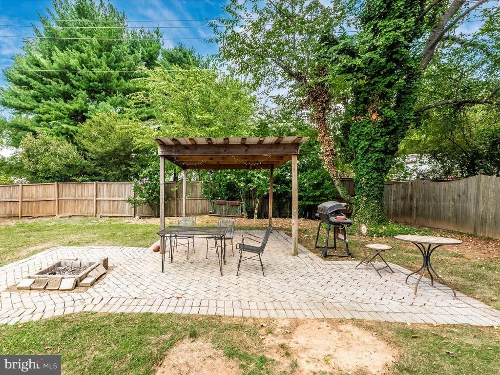 Photo of 405 CARROLL AVENUE