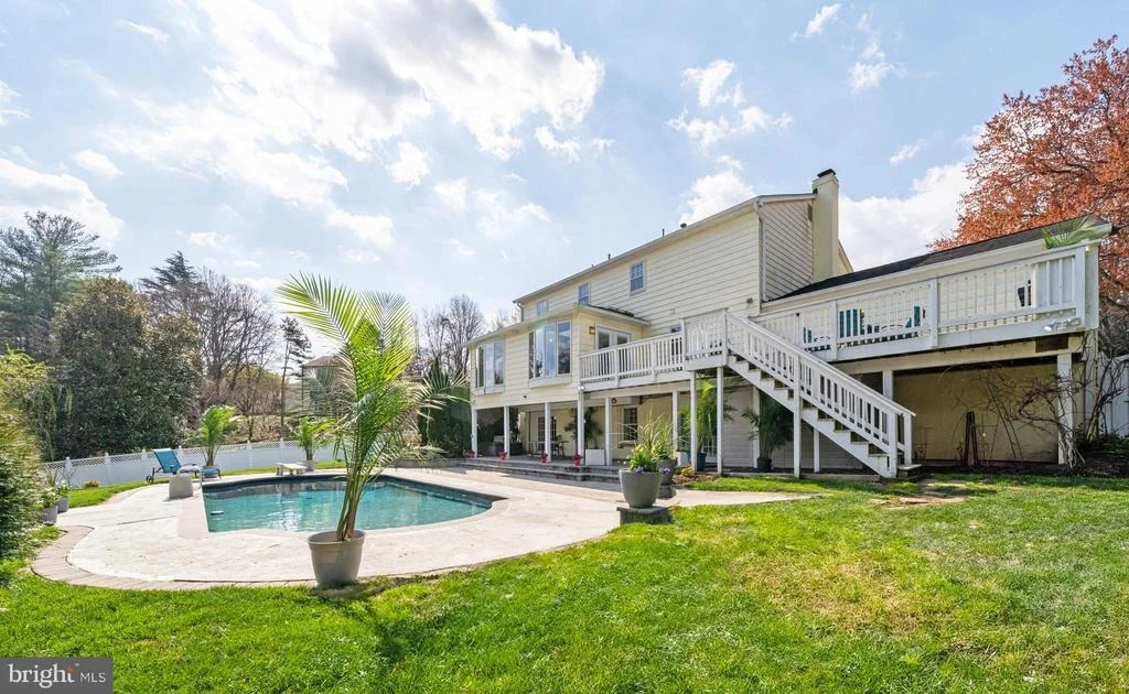 Photo of 6202 NETHERCOMBE COURT