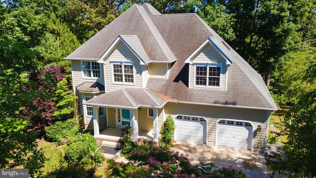 Photo of 142 W SHORE DRIVE