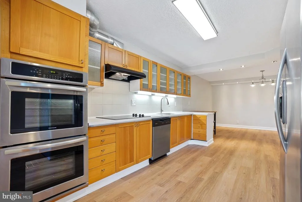 Photo of Unit 601 at 5904 MOUNT EAGLE DRIVE