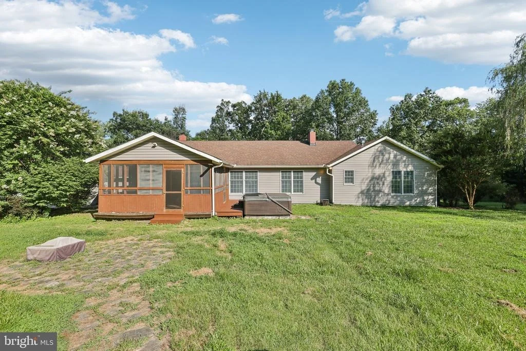 Photo of 7584 CARLIN ROAD