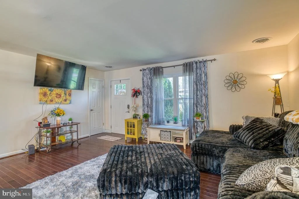 Photo of 10119 JAMESON LANE