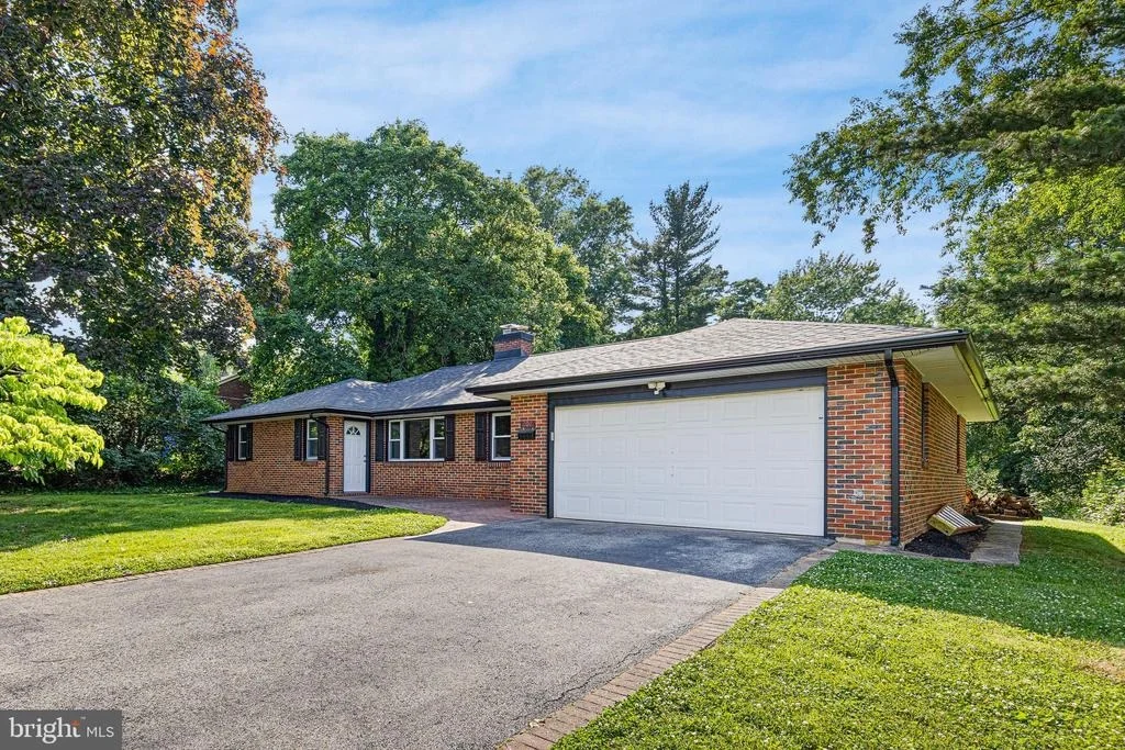 Photo of 208 MENDELL PLACE