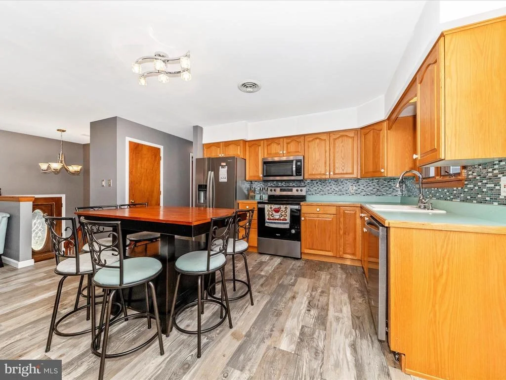 Photo of 9242 OAK TREE CIRCLE