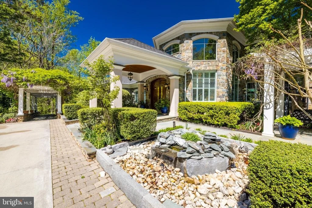 Photo of 658 LIVE OAK DRIVE