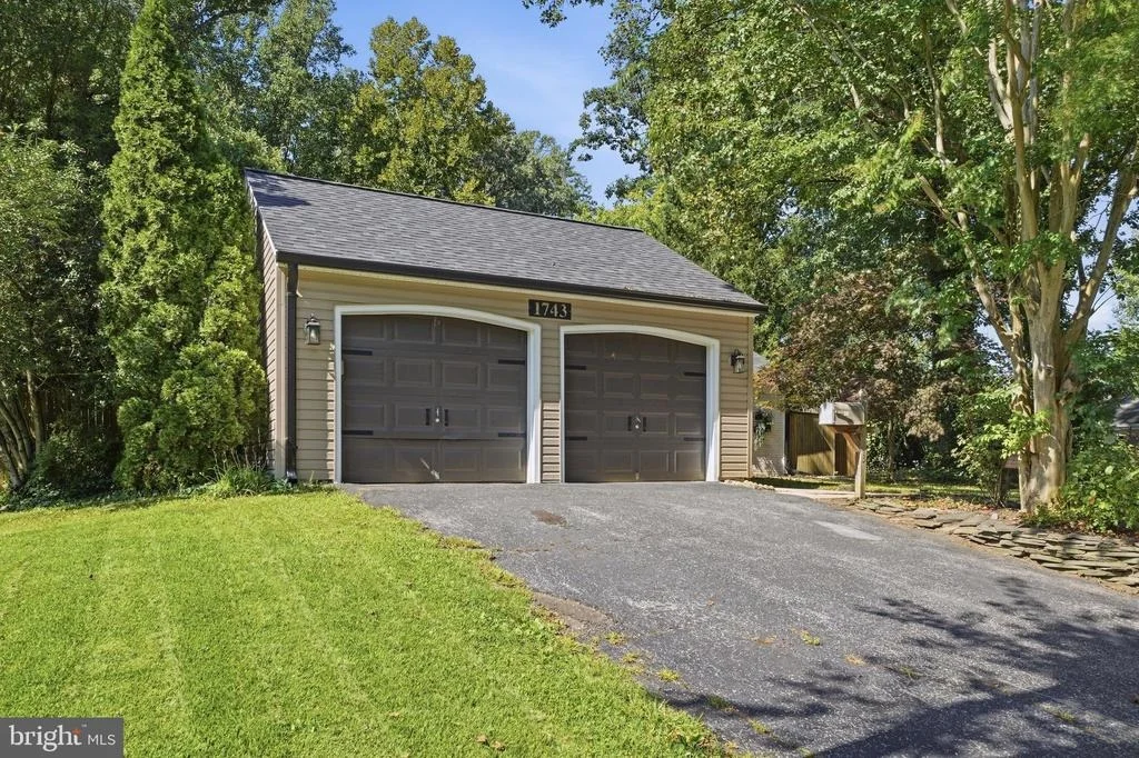 Photo of 1743 MAYFAIR PLACE