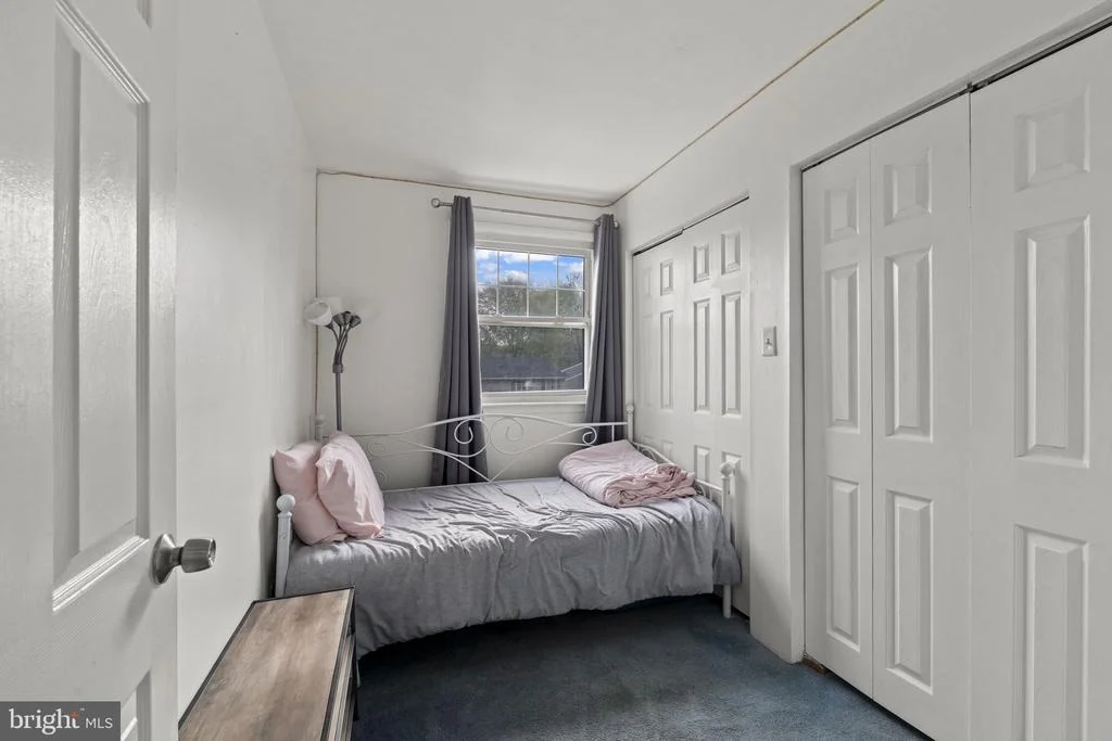 Photo of 111 E HEMMINGS WAY