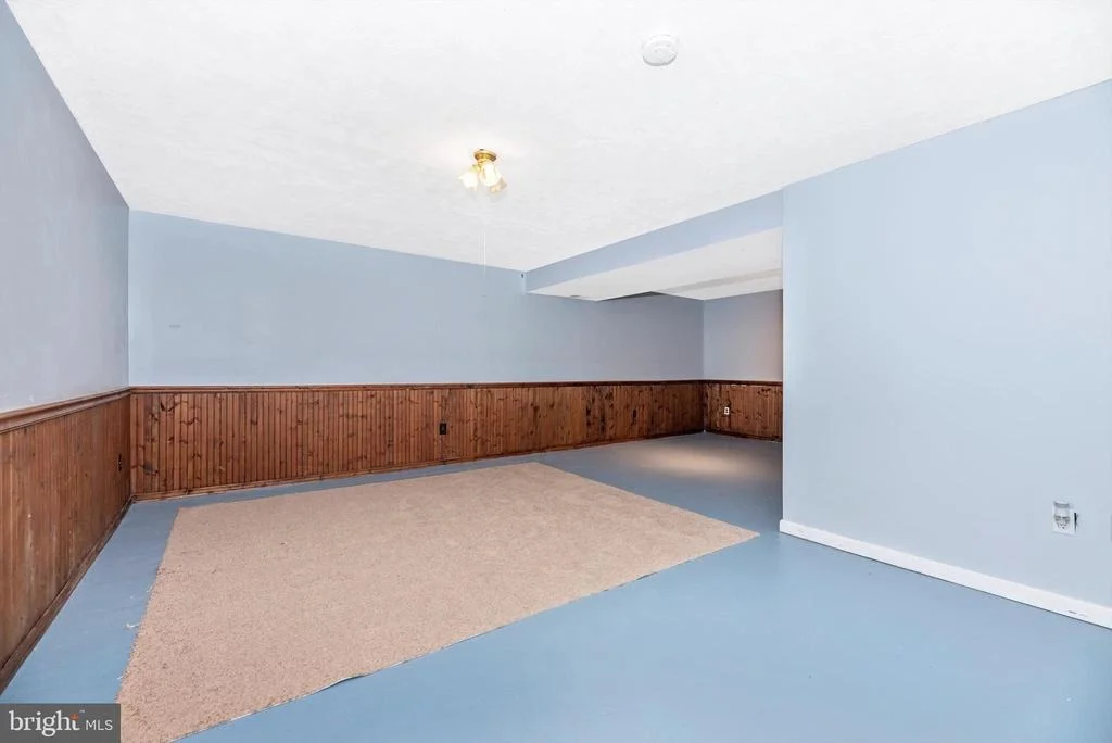 Photo of 484 HILLCREST DRIVE