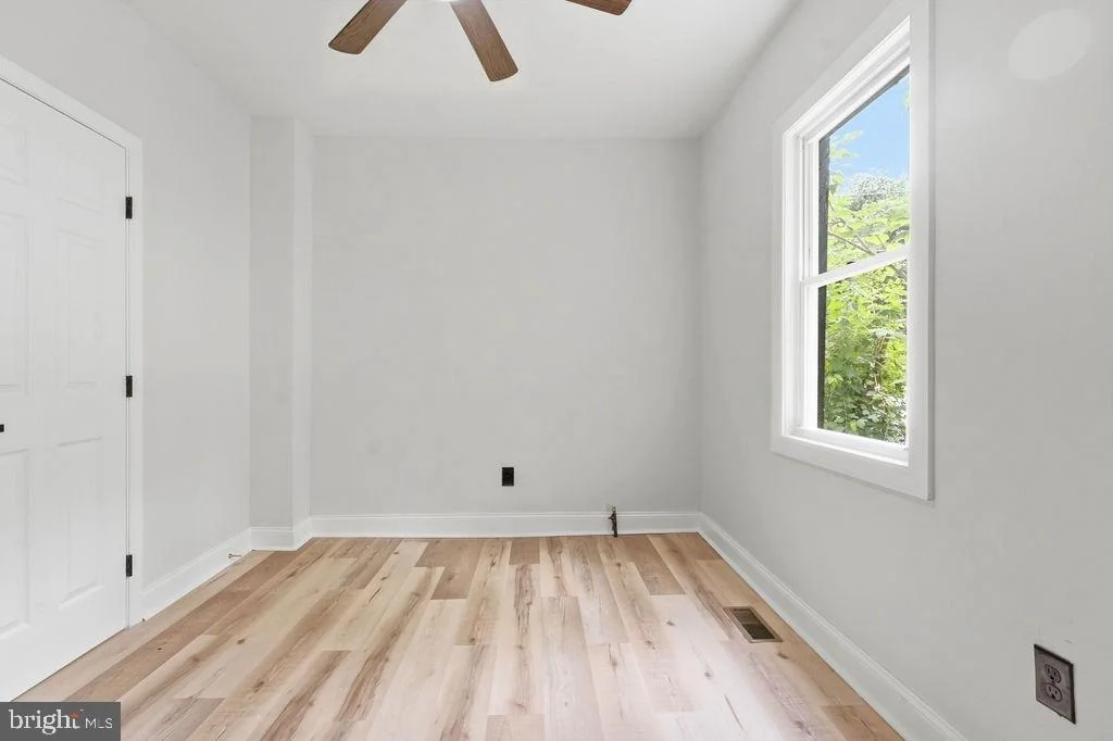 Photo of 5807 DADE STREET