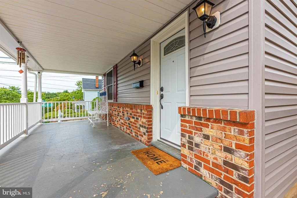 Photo of 1 E E STREET