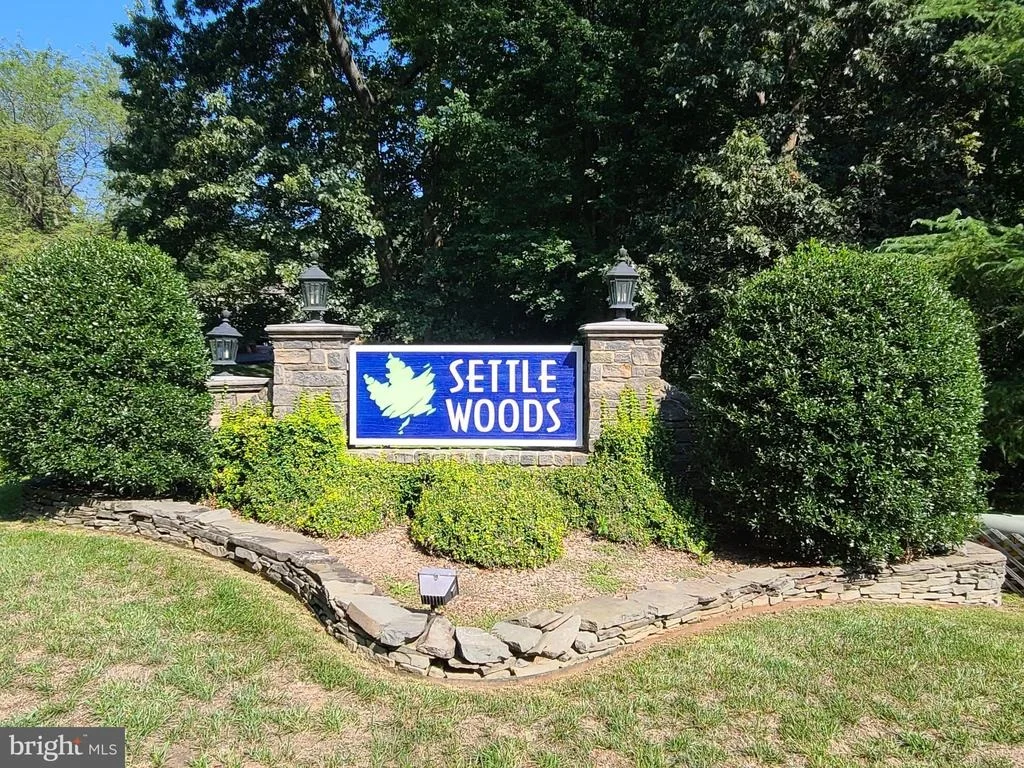 Photo of 8095 SETTLE COURT