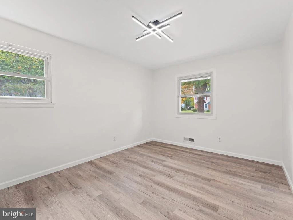 Photo of 443 VALLEY RUN DRIVE