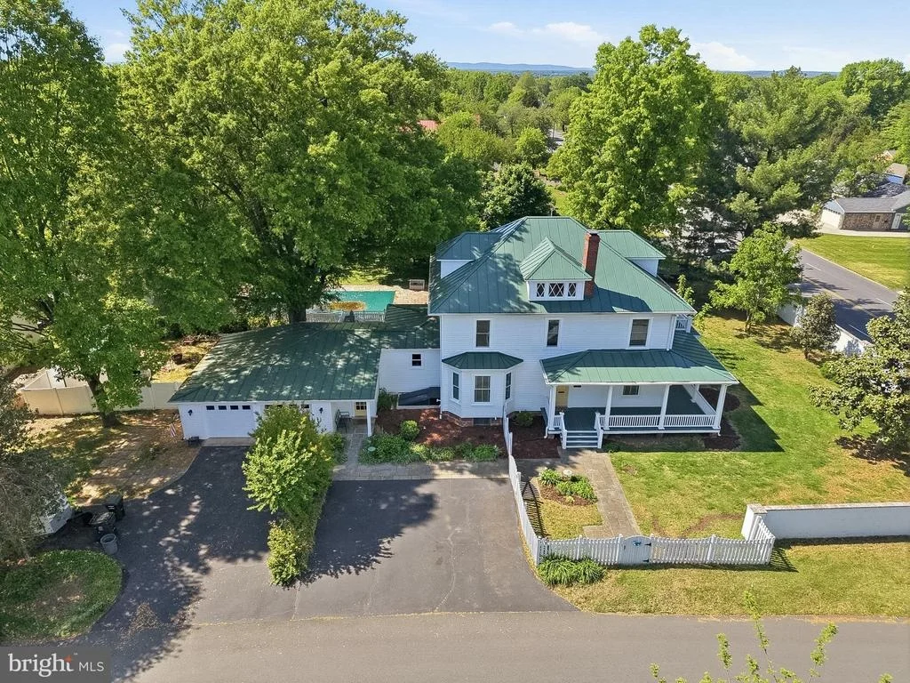 Photo of 9026 SUDLEY ROAD